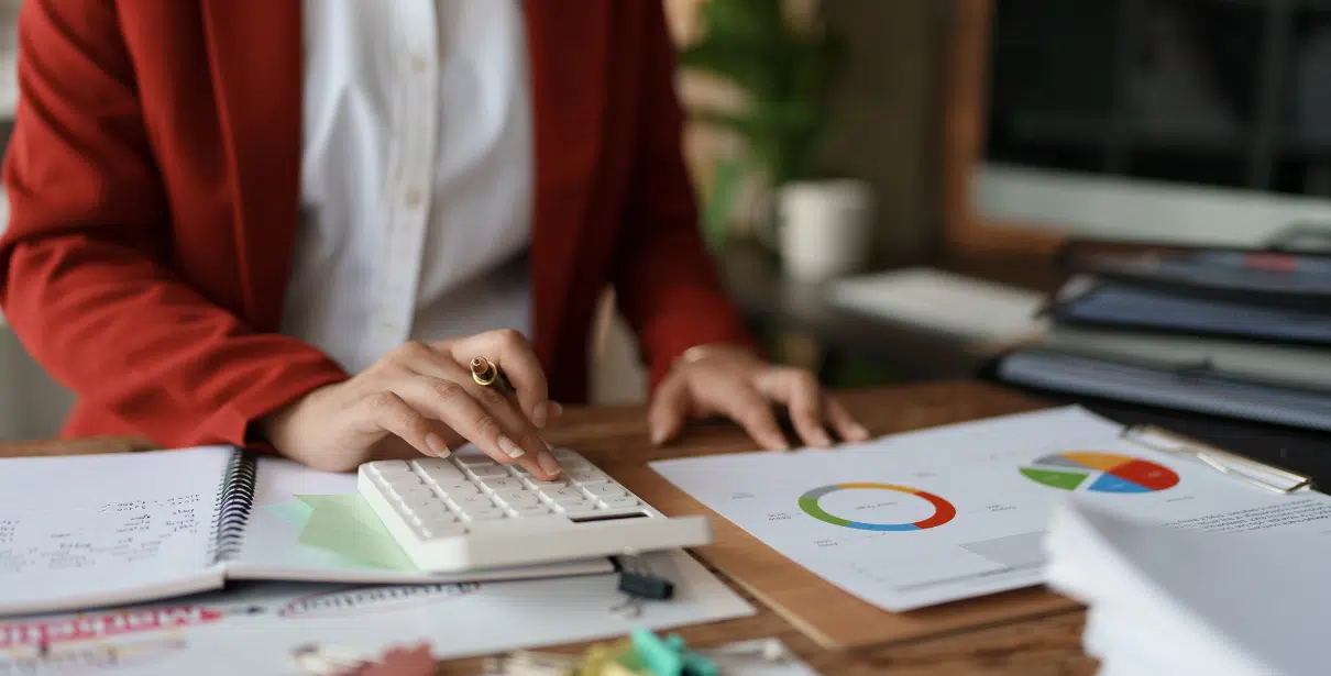 Cálculo de indicadores financeiros para clientes